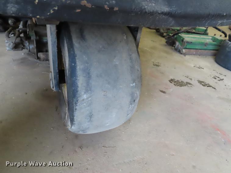 image for item EI9995 John Deere 2243 greens lawn mower