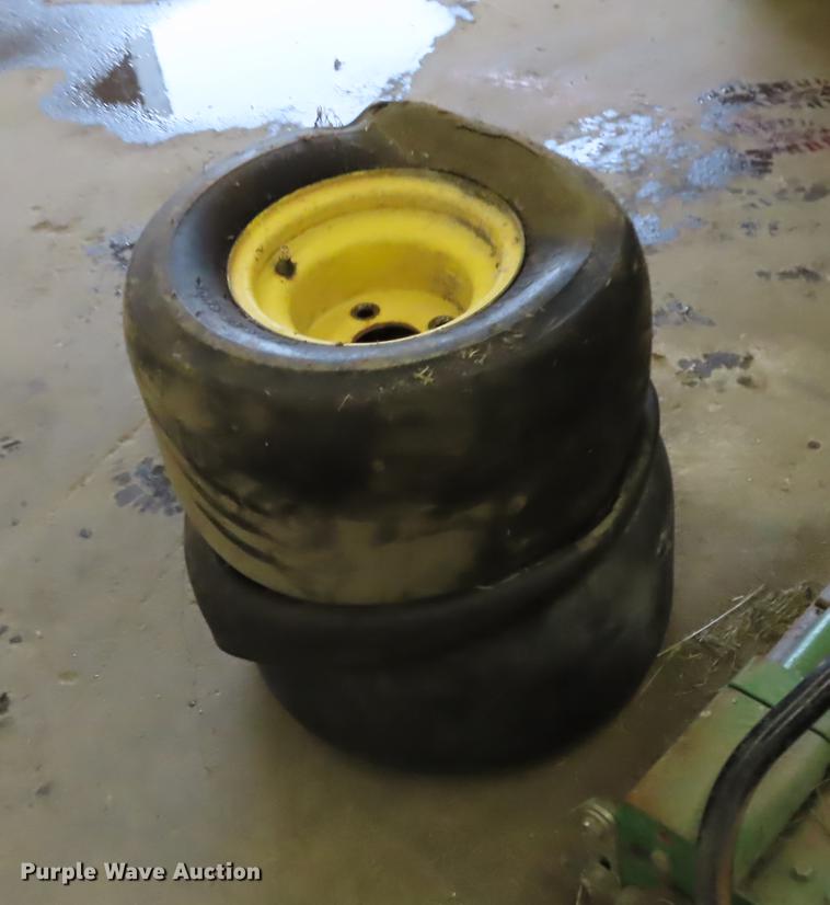 image for item EI9995 John Deere 2243 greens lawn mower