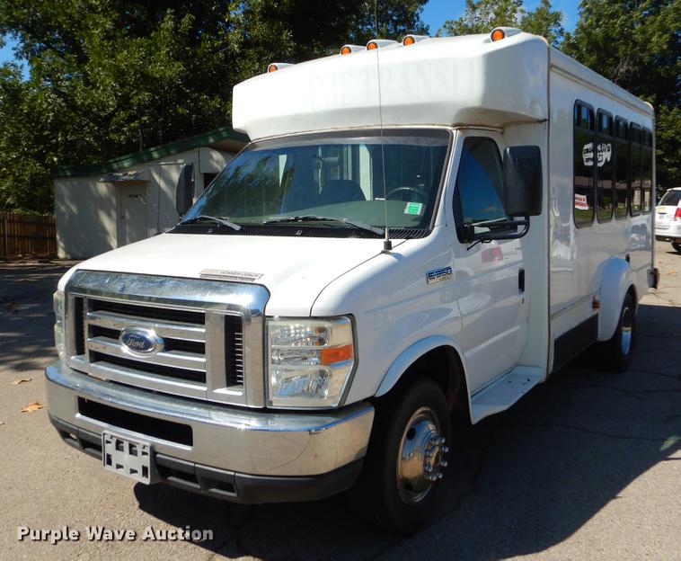 image for item EO9632 2008 Ford E350 Super Duty shuttle bus