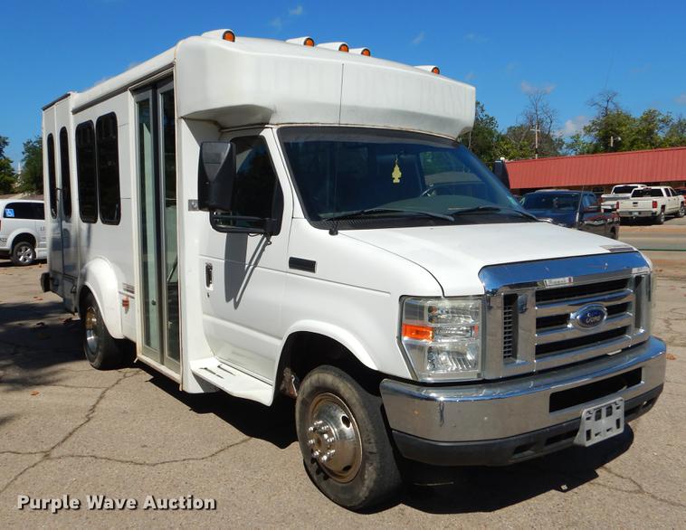 image for item EO9632 2008 Ford E350 Super Duty shuttle bus