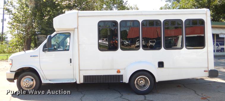 image for item EO9632 2008 Ford E350 Super Duty shuttle bus