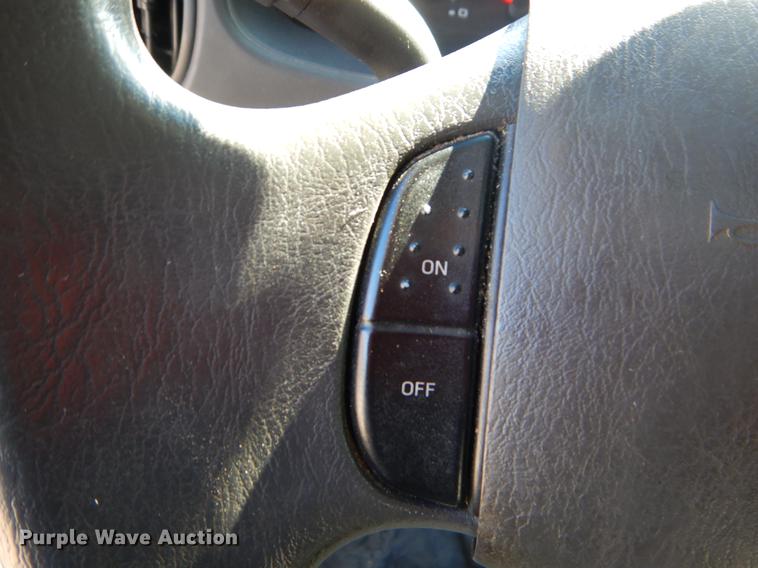 image for item EO9632 2008 Ford E350 Super Duty shuttle bus