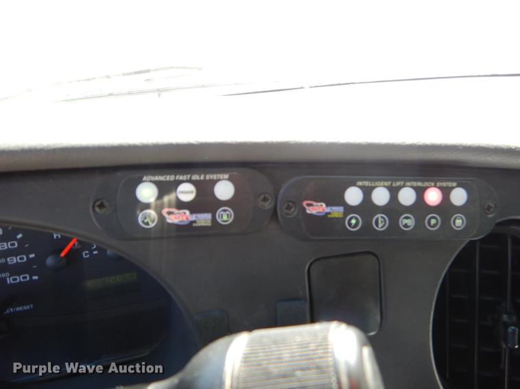 image for item EO9632 2008 Ford E350 Super Duty shuttle bus