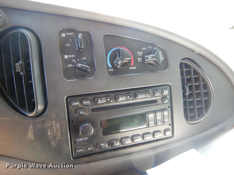 image for item EO9632 2008 Ford E350 Super Duty shuttle bus