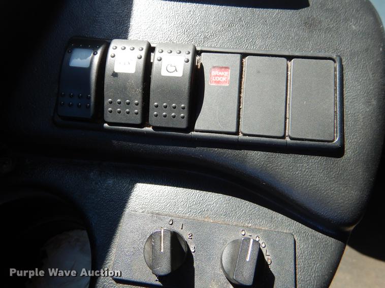 image for item EO9632 2008 Ford E350 Super Duty shuttle bus