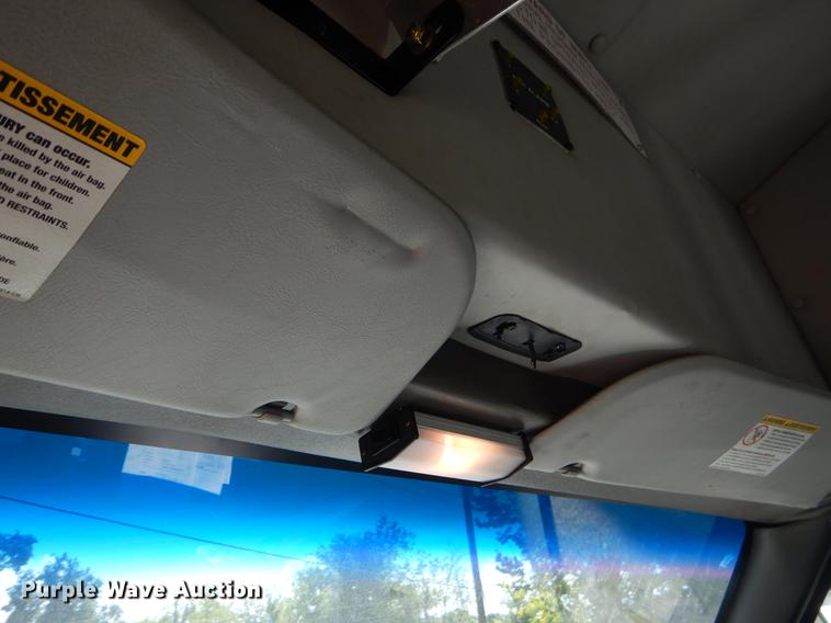 image for item EO9632 2008 Ford E350 Super Duty shuttle bus