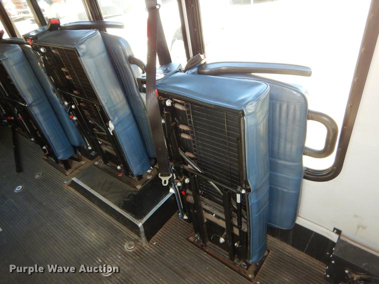 image for item EO9632 2008 Ford E350 Super Duty shuttle bus