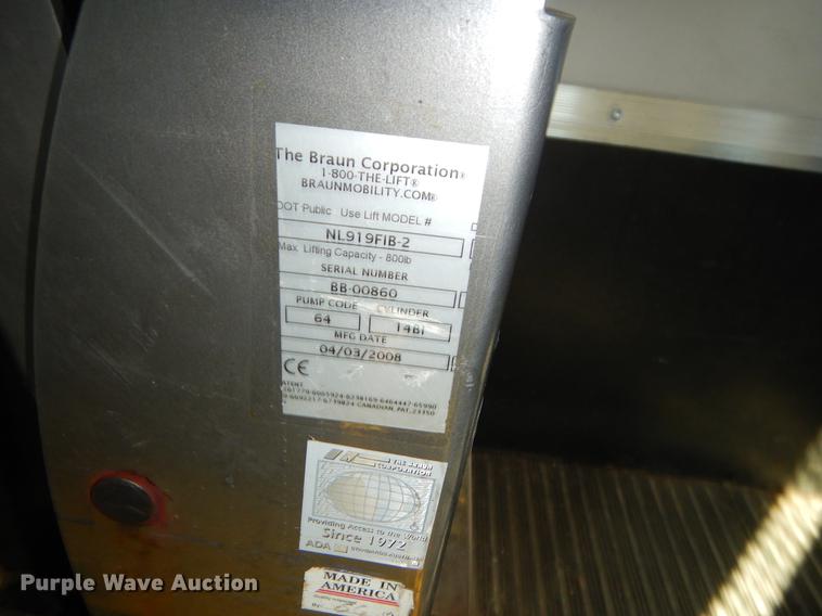 image for item EO9632 2008 Ford E350 Super Duty shuttle bus