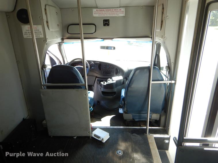 image for item EO9632 2008 Ford E350 Super Duty shuttle bus