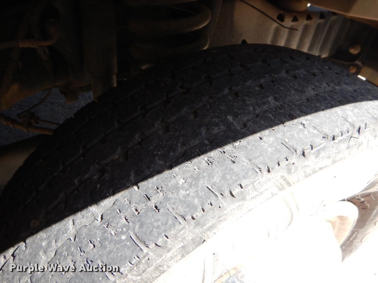 image for item EO9632 2008 Ford E350 Super Duty shuttle bus