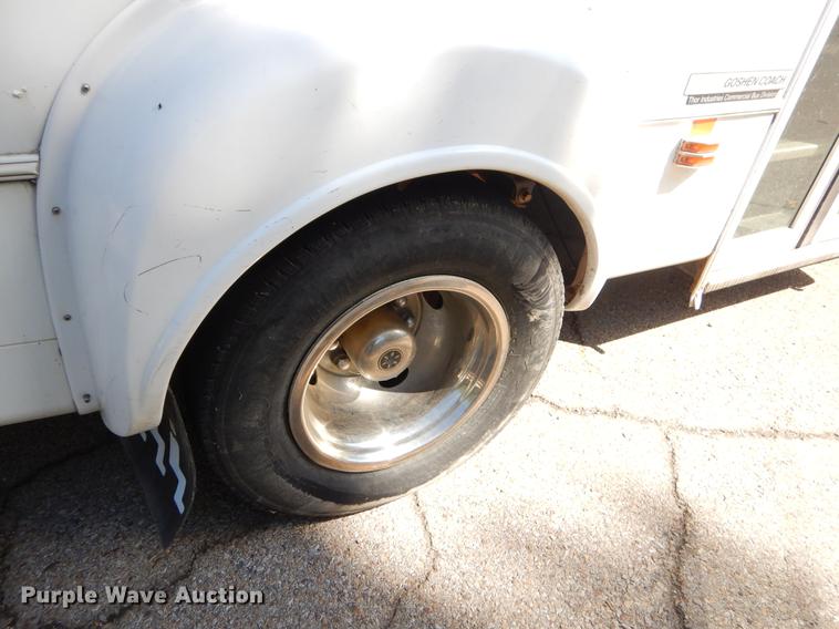 image for item EO9632 2008 Ford E350 Super Duty shuttle bus