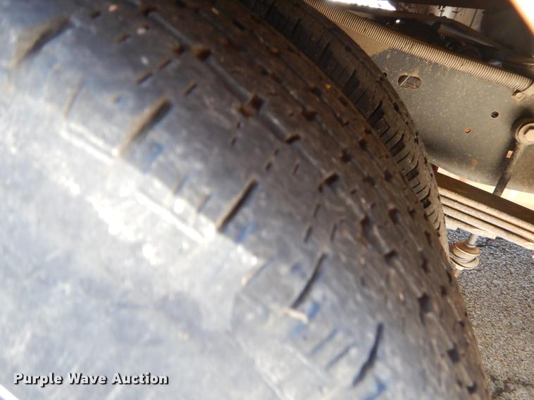 image for item EO9632 2008 Ford E350 Super Duty shuttle bus