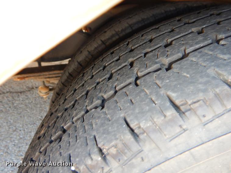 image for item EO9632 2008 Ford E350 Super Duty shuttle bus