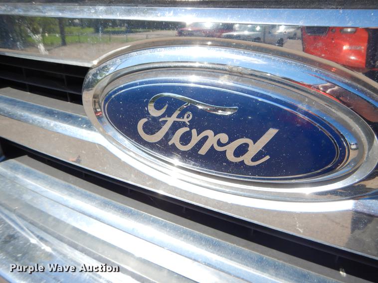 image for item EO9632 2008 Ford E350 Super Duty shuttle bus