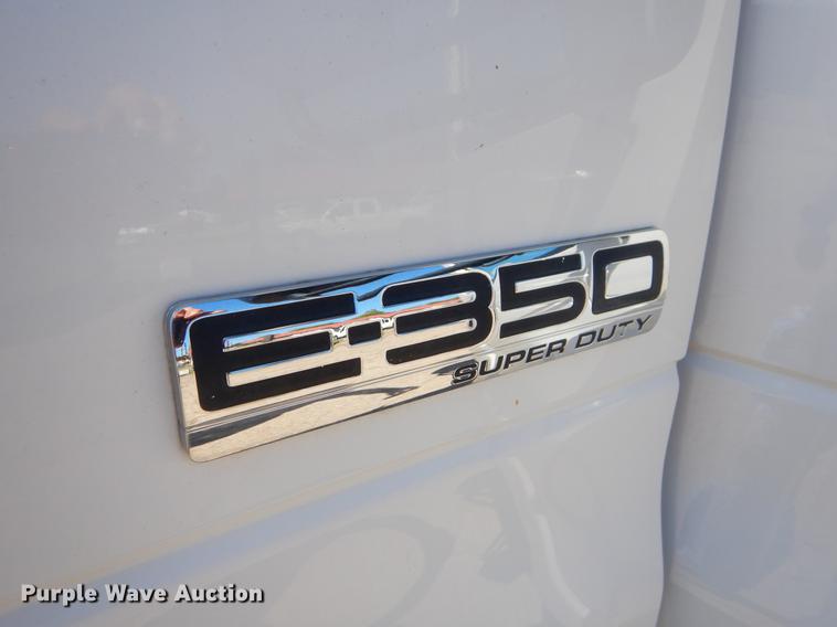 image for item EO9632 2008 Ford E350 Super Duty shuttle bus