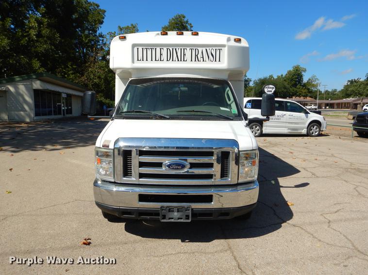 image for item EO9633 2008 Ford Econoline E450 shuttle bus