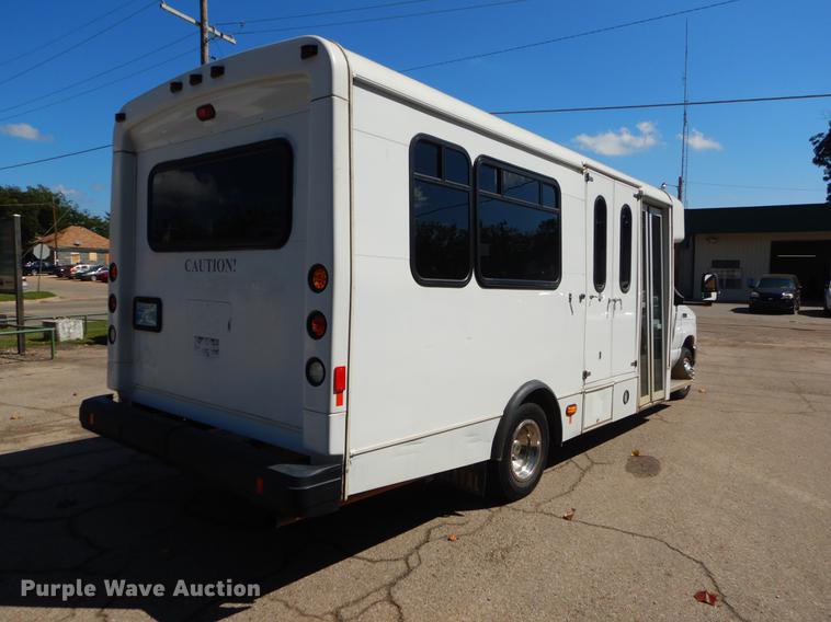 image for item EO9633 2008 Ford Econoline E450 shuttle bus