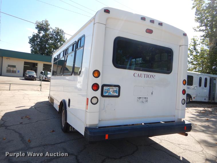 image for item EO9633 2008 Ford Econoline E450 shuttle bus