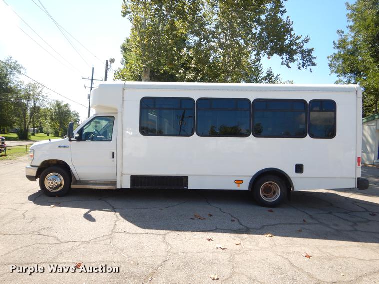 image for item EO9633 2008 Ford Econoline E450 shuttle bus
