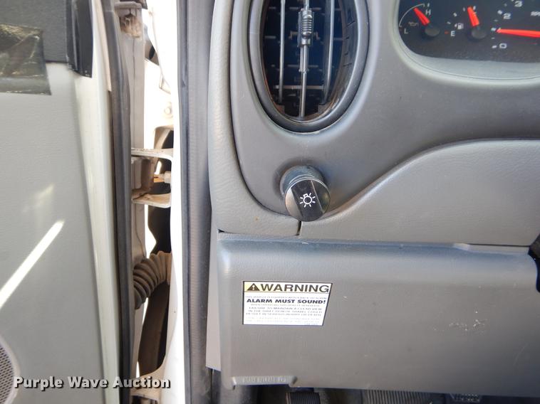 image for item EO9633 2008 Ford Econoline E450 shuttle bus