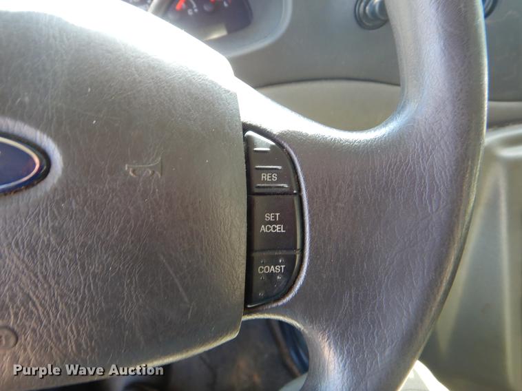 image for item EO9633 2008 Ford Econoline E450 shuttle bus