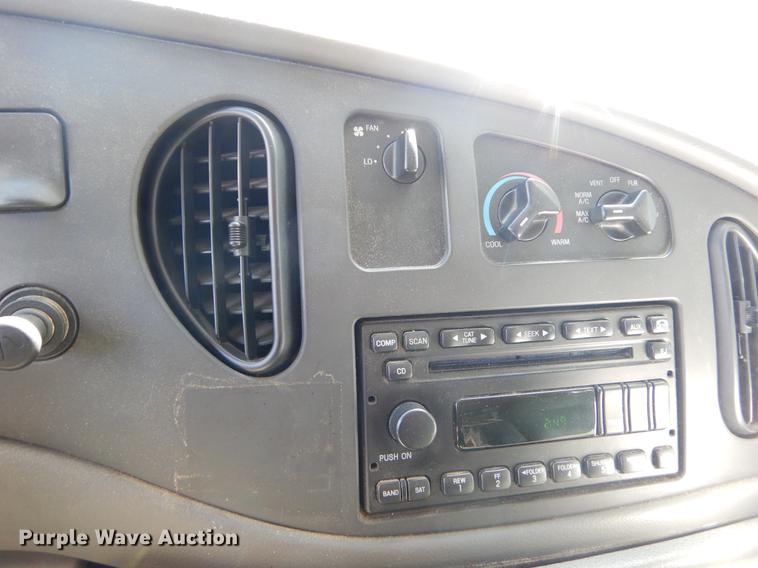 image for item EO9633 2008 Ford Econoline E450 shuttle bus