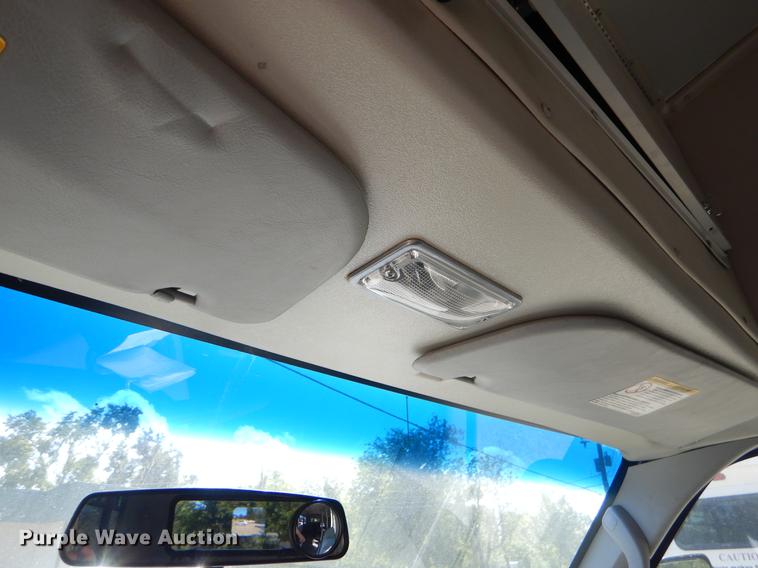 image for item EO9633 2008 Ford Econoline E450 shuttle bus