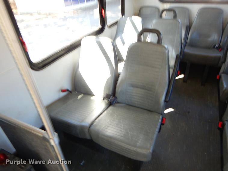 image for item EO9633 2008 Ford Econoline E450 shuttle bus