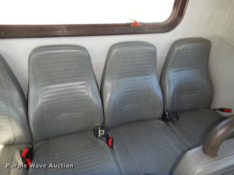 image for item EO9633 2008 Ford Econoline E450 shuttle bus