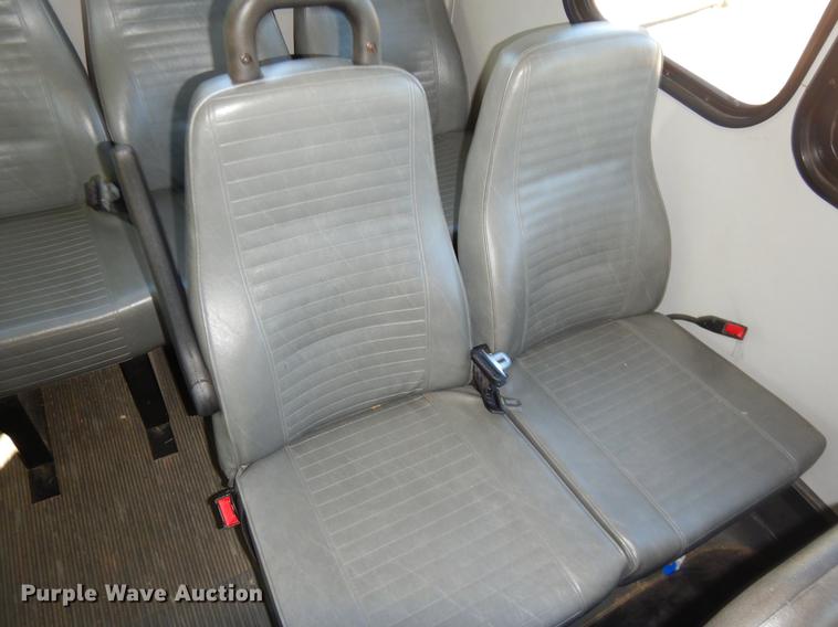 image for item EO9633 2008 Ford Econoline E450 shuttle bus