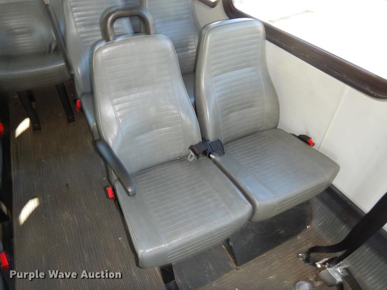 image for item EO9633 2008 Ford Econoline E450 shuttle bus