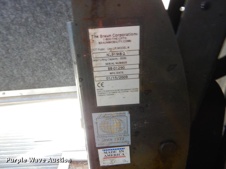 image for item EO9633 2008 Ford Econoline E450 shuttle bus