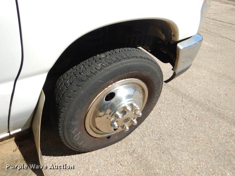 image for item EO9633 2008 Ford Econoline E450 shuttle bus