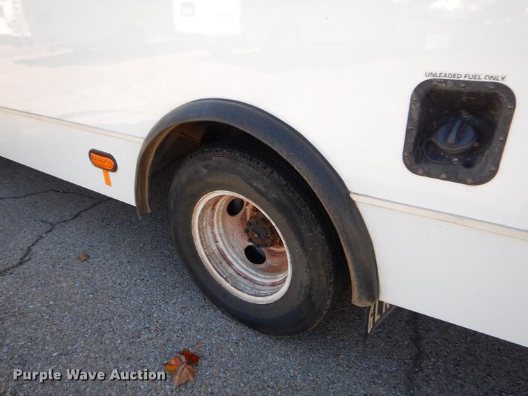 image for item EO9633 2008 Ford Econoline E450 shuttle bus