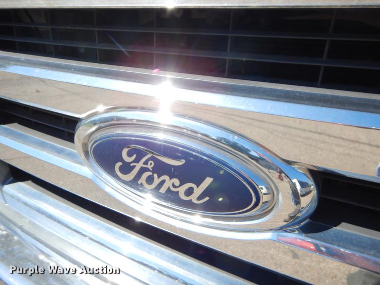 image for item EO9633 2008 Ford Econoline E450 shuttle bus