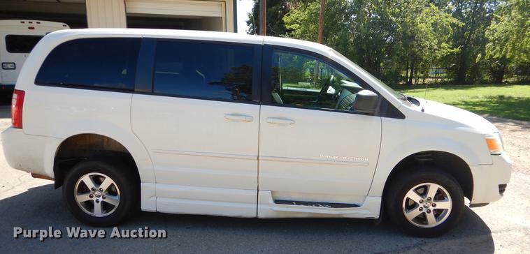 image for item EO9634 2010 Dodge Grand Caravan SE van