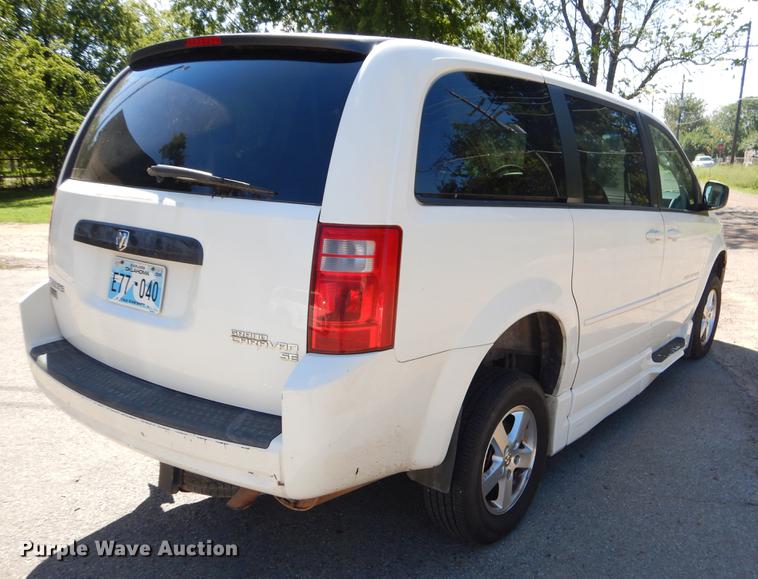 image for item EO9634 2010 Dodge Grand Caravan SE van