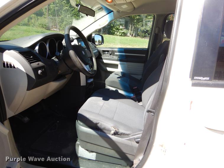 image for item EO9634 2010 Dodge Grand Caravan SE van