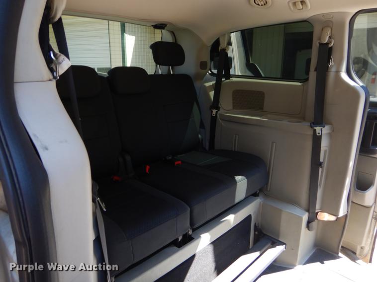 image for item EO9634 2010 Dodge Grand Caravan SE van