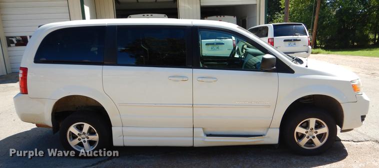 image for item EO9635 2010 Dodge Grand Caravan SE van