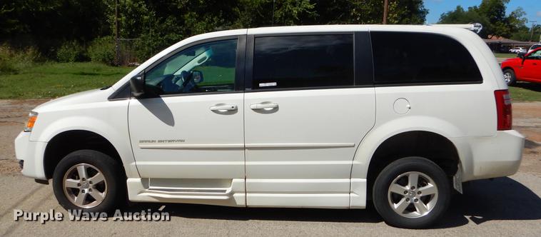 image for item EO9635 2010 Dodge Grand Caravan SE van