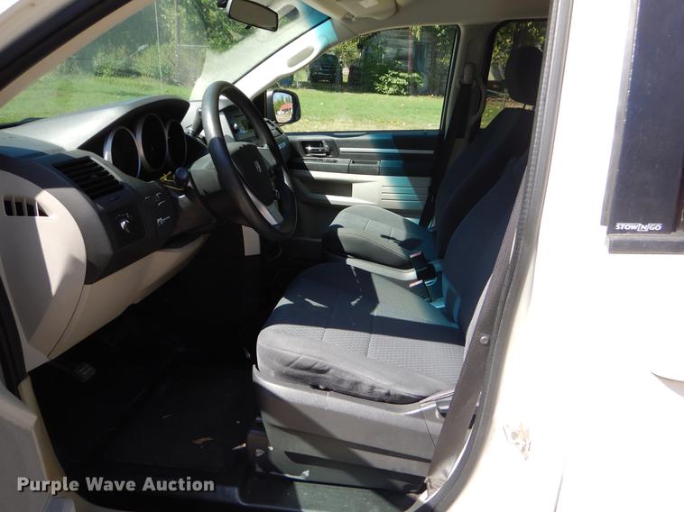 image for item EO9635 2010 Dodge Grand Caravan SE van