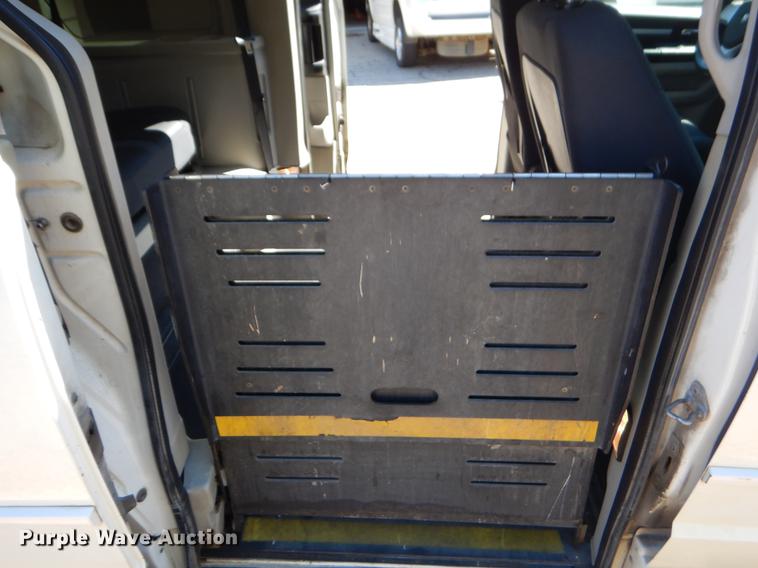 image for item EO9635 2010 Dodge Grand Caravan SE van