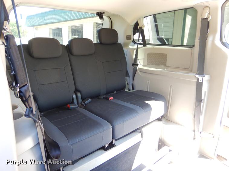 image for item EO9635 2010 Dodge Grand Caravan SE van