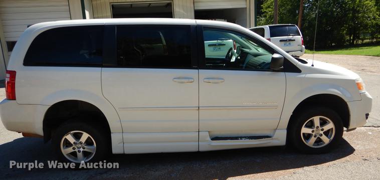 image for item EO9636 2010 Dodge Grand Caravan SE van