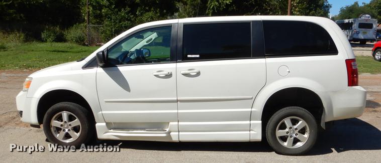 image for item EO9636 2010 Dodge Grand Caravan SE van