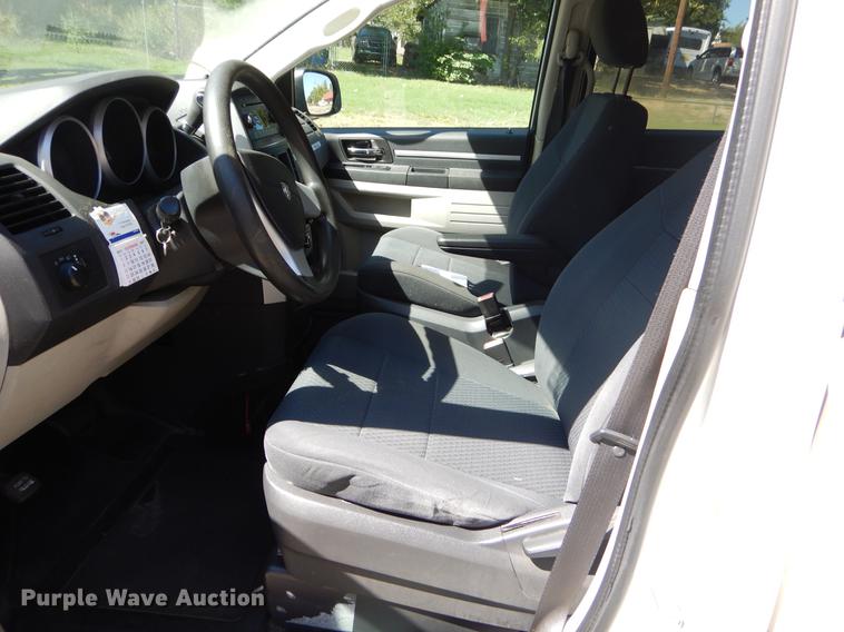 image for item EO9636 2010 Dodge Grand Caravan SE van