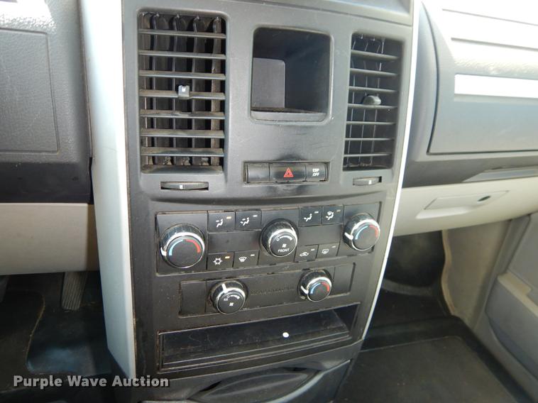 image for item EO9636 2010 Dodge Grand Caravan SE van