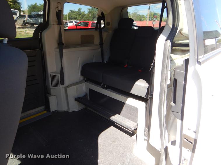 image for item EO9636 2010 Dodge Grand Caravan SE van