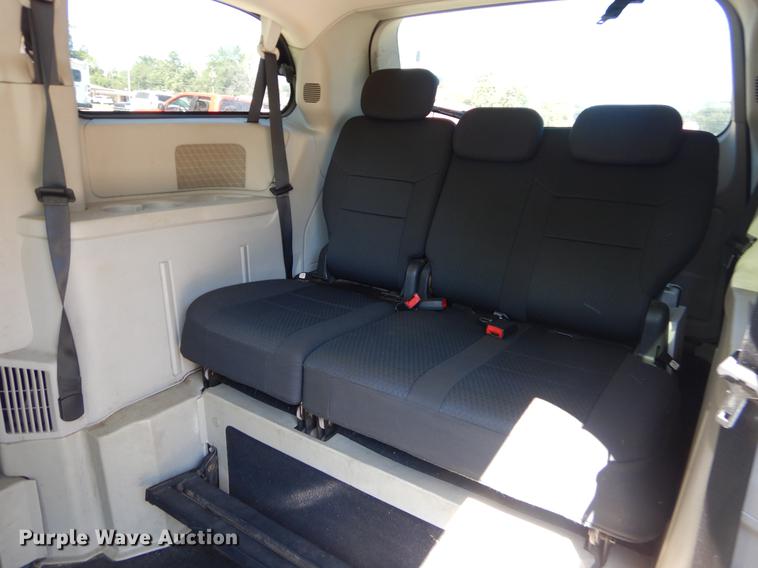 image for item EO9636 2010 Dodge Grand Caravan SE van